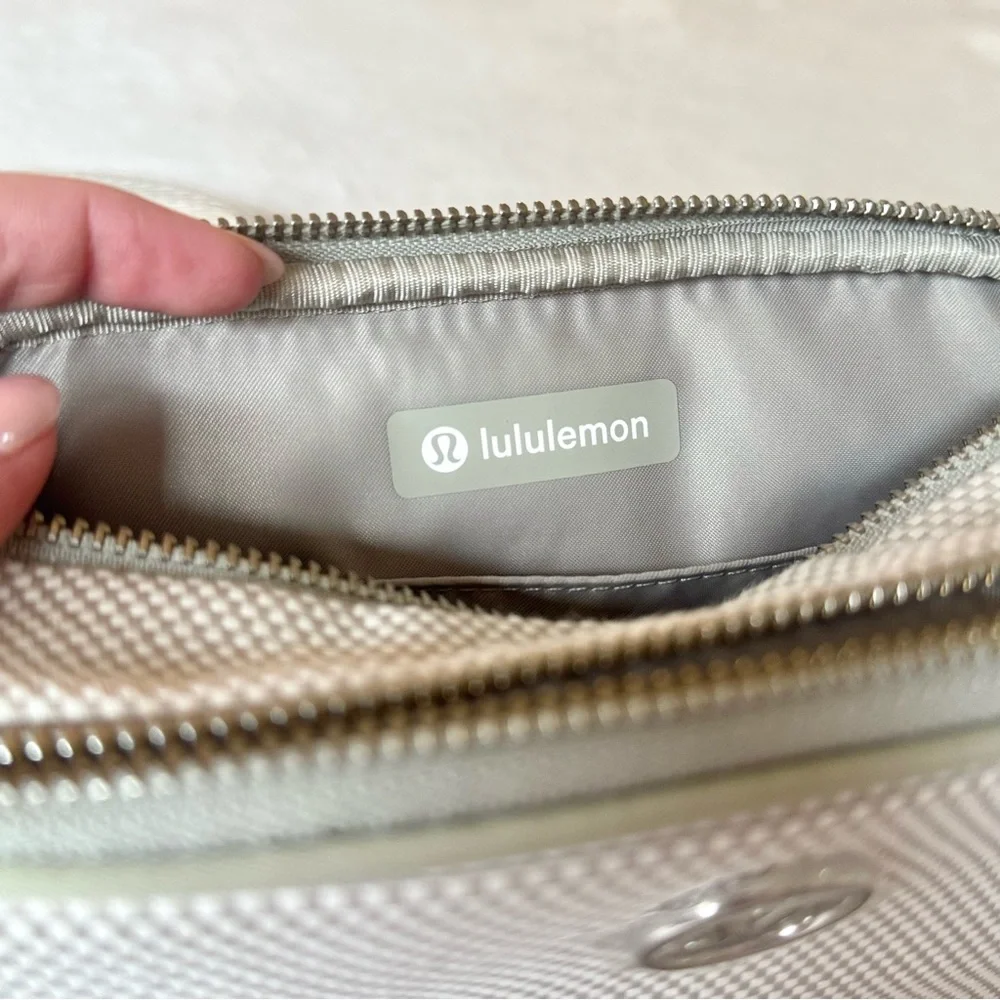 NWT Lululemon Crossbody Camera Bag *Canvas 2L – Movage Tan/Light Ivory/Raw Linen - Picture 13 of 16